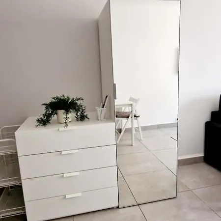 3 Le Saint Joseph In Center With Ac *